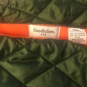 Unisex, Two-toned, puffer reversible scarf.